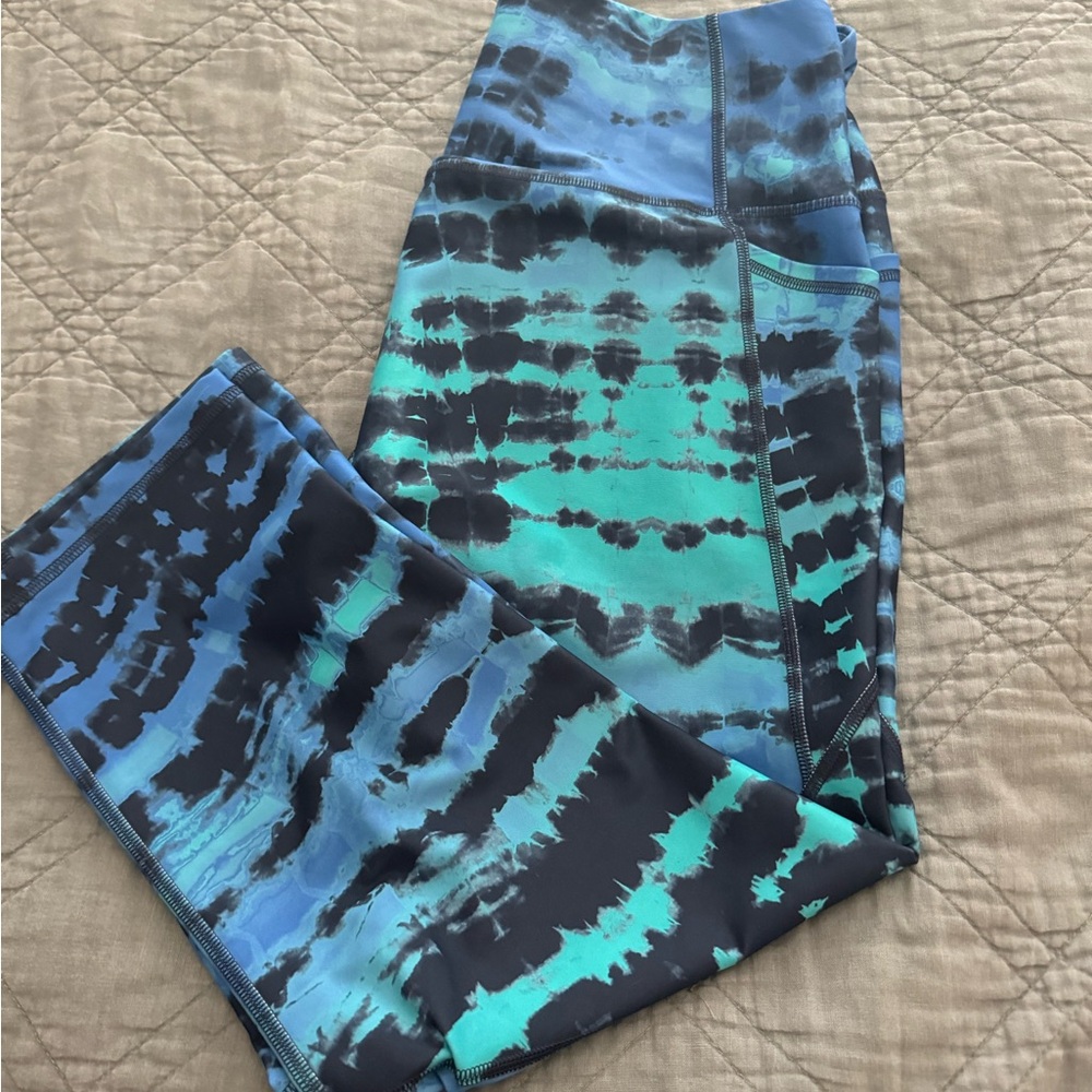 Like New Condition XL Old Navy Elevate Go Dry Leggings in Blue Tie Dye